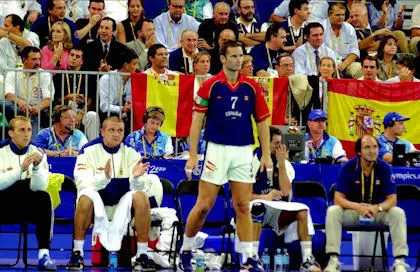 I&Ntilde;AKI URDANGARIN DURANTE UN PARTIDO CON LA SELECCION NACIONAL DE BALONMANO CORRESPONDIENTE A LOS JJOO DE SIDNEY 2000 ; ANTE LA ATENTA MIRADA DE SU MUJER LA INFANTA CRISTINA DE BORBON 
EB / &copy;KORPA
18/09/00
SIDNEY *** Local Caption *** I&Ntilde;AKI URDANGARIN DURING A PARTY WITH THE NATIONAL SELECTION OF HANDBALL CORRESPONDING TO THE JJOO OF SIDNEY 2000;