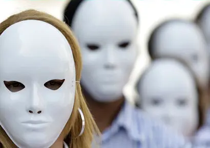 Demonstrators wear white masks during a symbolic protest in downtown Rio de Janeiro May 11, 2009. Rio de Paz (Peace Rio) NGO placed 17,000 stones on the ground to represent the victims of violence killed during the past 28 months in the state of Rio, organizers said. REUTERS/Sergio Moraes (BRAZIL CRIME LAW CONFLICT IMAGES OF THE DAY)