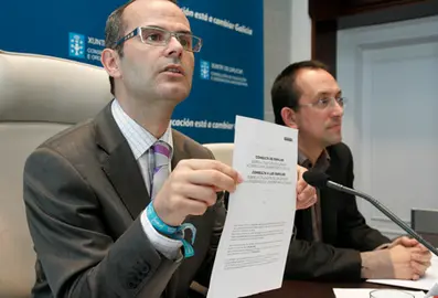 Rueda de prensa del conselleiro de Educaci&oacute;n, Jes&uacute;s V&aacute;zquez, y el secretario xeral de Pol&iacute;tica Ling&uuml;&iacute;stica para informar sobre la consulta a los padres del uso de la lengua en educaci&oacute;n