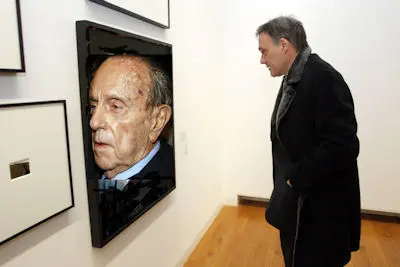 O conselleiro de Cultura e Turismo, Roberto Varela, presentar en rolda de prensa a exposicin Sur le dandysme aujourd&laquo;hui. Do manequn no escaparate  estrela meditica. No acto tamn estarn presentes o director do CGAC, Miguel von Hafe Prez, e os comisarios da mostra, Roco Gracia e Sergio Rubira.