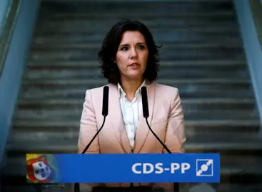 A vice-presidente do CDS-PP, Assun&ccedil;&atilde;o Cristas, fala aos jornalistas, durante a confer&ecirc;ncia de imprensa onde anunciou que se candidata &agrave; lideran&ccedil;a do partido no 26.&ordm; Congresso, que decide a sucess&atilde;o de Paulo Portas, Lisboa, 14 de janeiro de 2016. ANT&Oacute;NIO COTRIM/LUSA
